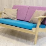 Soffa i plywood med ett mjukt säte med egna händer