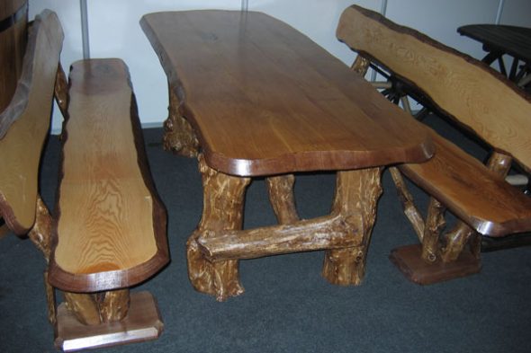 רהיטים מעץ אלון