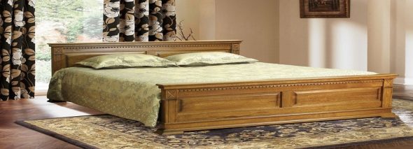 Dvojitá dřevěná postel