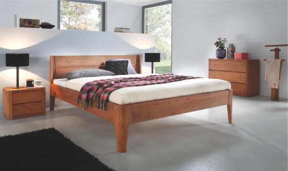 Klasická dubová postel