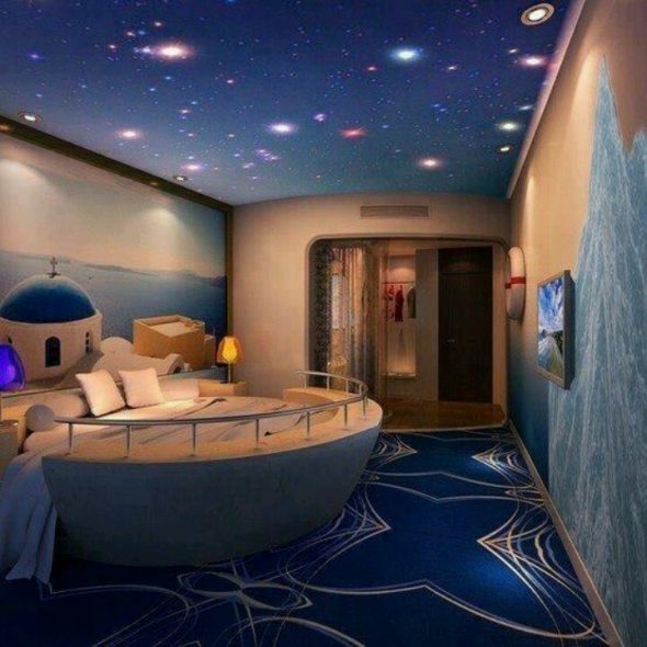 חדר חלום עם שמים זרועי כוכבים
