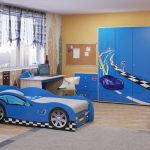 Rum med blått headset med bilar