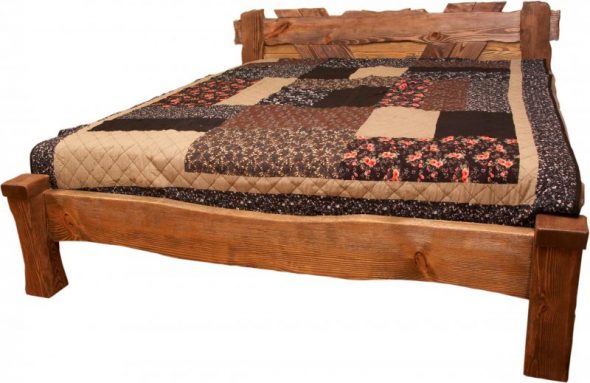 מיטה עשויה מעץ אלון עתיק מוצק
