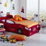 Bed-auto voor de baby