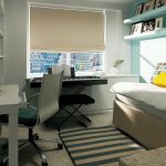 Kleine en gezellige slaapkamer met werk- en ontspanningsruimte