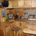 Kleine keuken voor een landhuis van hout