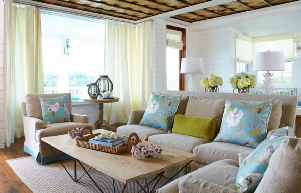 Delicate turquoise kussens Flowers for a plain sofa