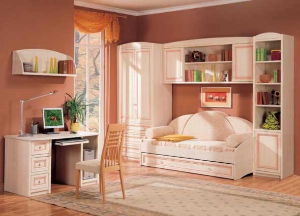 Oranje warme en gezellige kamer voor een meisje