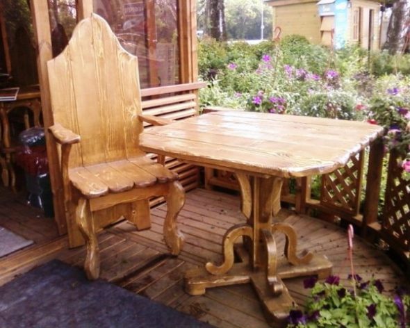 Selezione di legno per mobili da giardino