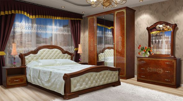 Chique slaapkamer met houten meubilair