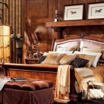 Tyylikäs antiikki puinen sänky