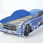 سرير سيارة أزرق مع إطار مرتبة