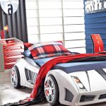Vysokorychlostní auto-postel v interiéru