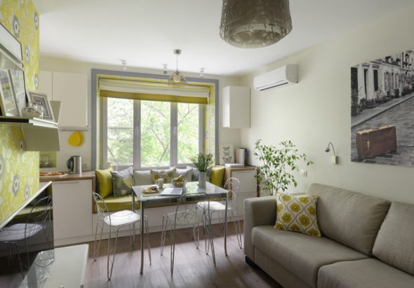 Moderne woonkamer gecombineerd met keuken