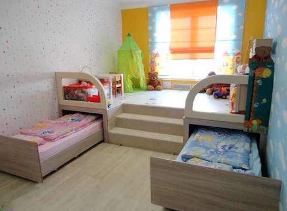Katil-katil boleh ditarik balik di bilik kanak-kanak