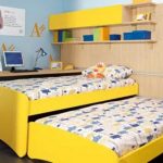 Gul utdragbar säng för två barn