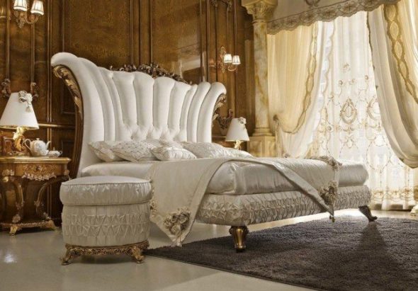 غرفة النوم الداخلية باللون الأبيض والخردل