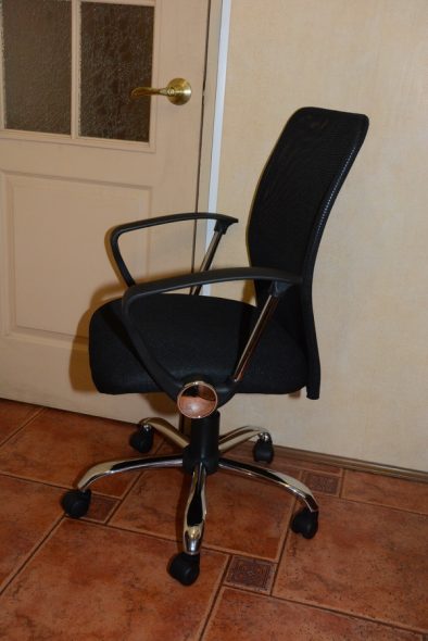 Chaise de bureau noire