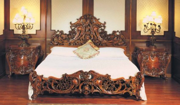 Barokní dřevěná ložnice nábytek