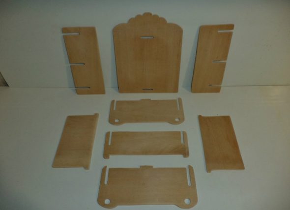 Detaljer för en liten plywood skåp
