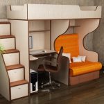 Loftová postel s psacím stolem, skládací židlí a pracovním prostorem