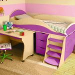 Tempat tidur loteng ungu untuk kanak-kanak berusia lebih dari 3 tahun