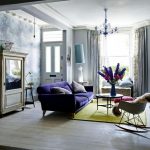Violette en grijze kleur in het interieur