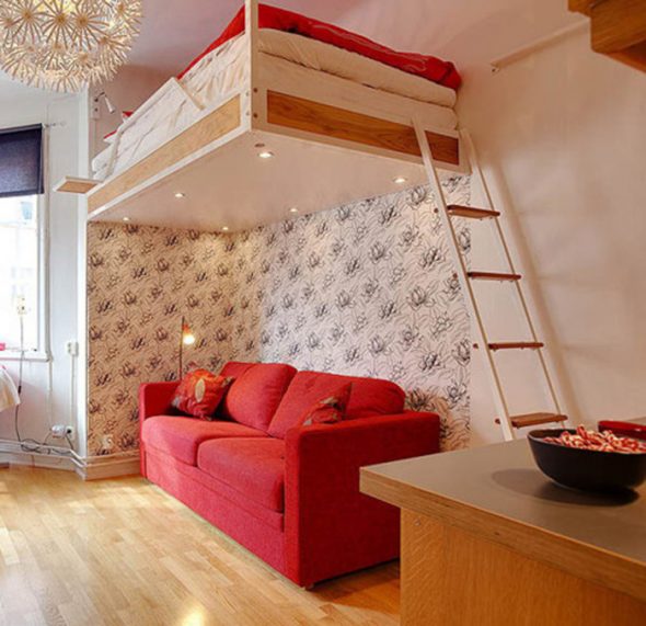 Egy kis hálószoba ötlete: egy tetőtéri ágy