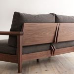 Sofa lembut dengan kerusi walnut