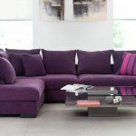 Morbido sofà in velluto viola