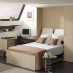 Inusuale armadio-letto in soffitta