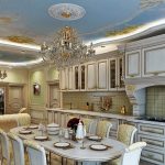 Un'enorme cucina bianca e dorata nel potere del barocco