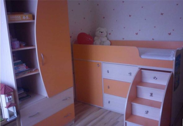 Original möbler i barnets rum
