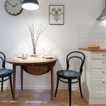 Ovalt bord för ett litet snyggt kök