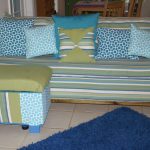 Sofa berjalur dengan ottoman
