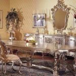 Luxueux salon avec une grande table