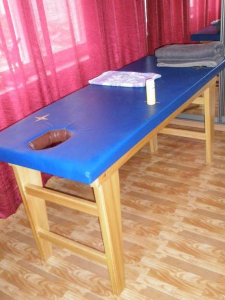 Sininen kiinteä pöytä