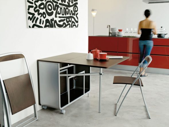 Meja kabinet pada roda untuk dapur dalam gaya moden