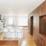 V srdci designu obývacího pokoje - dřevěný nábytek