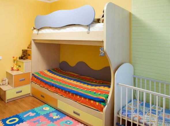 Kinderkamer voor drie jonge kinderen