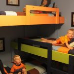 Kompakt säng i tre nivåer för barn