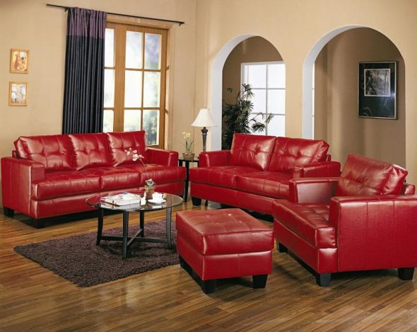 Červený měkký kožený nábytek
