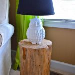 Dřevěný stojan na lampu