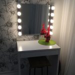 Yksinkertainen peilipöytä, jossa peili ja valo