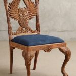 Vyřezávané dřevěné židle si to sami