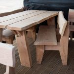 Stůl a lavice ze dřeva