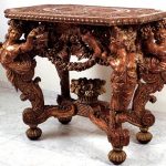Ek bord med ovanlig skulpturell carving