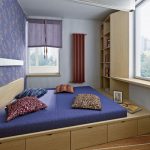 Inbyggd säng i ett litet rum