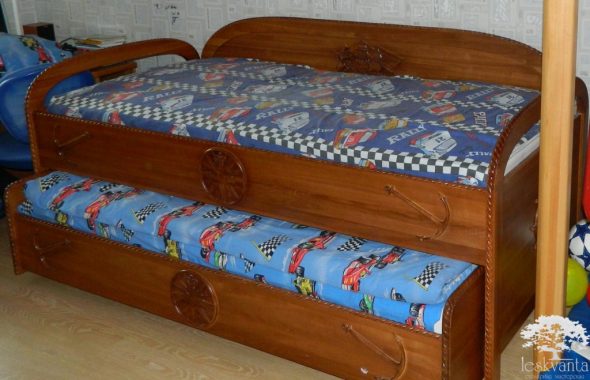 Dětská postel z pevného popela