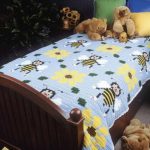 Baby bedspread Bees